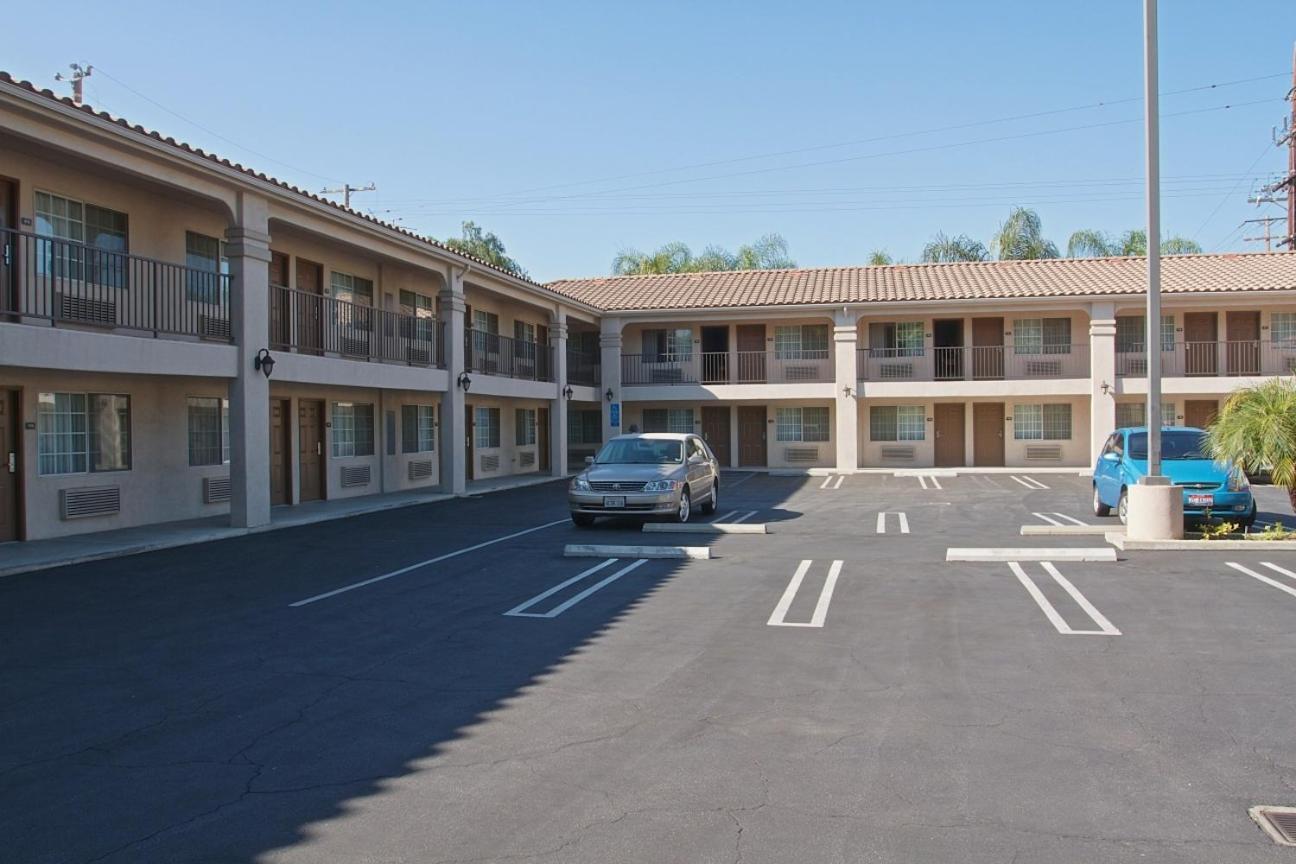 Burbank Inn And Suites Ngoại thất bức ảnh