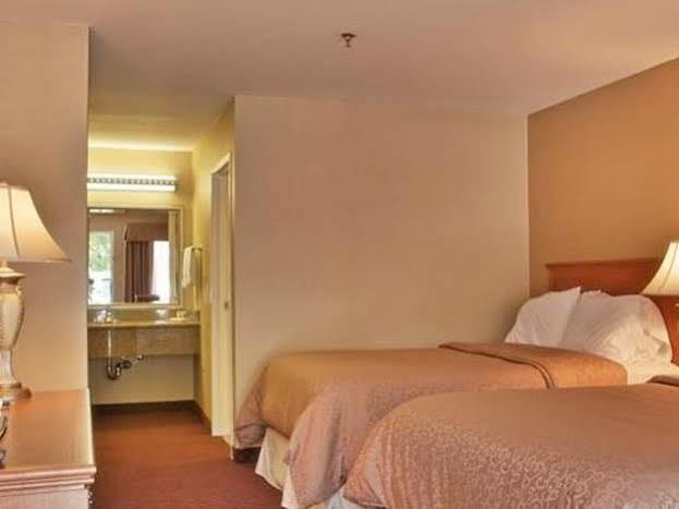 Burbank Inn And Suites Ngoại thất bức ảnh