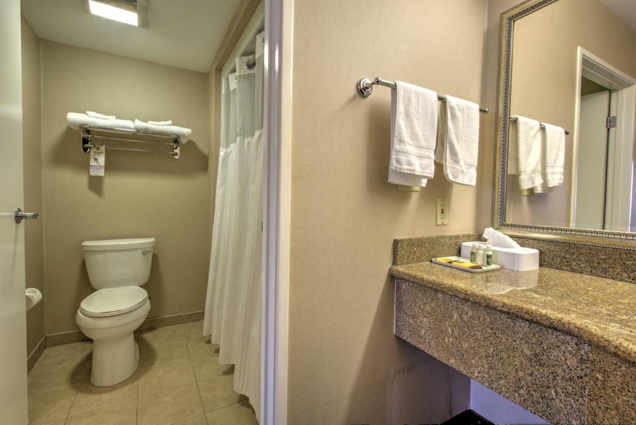 Burbank Inn And Suites Ngoại thất bức ảnh