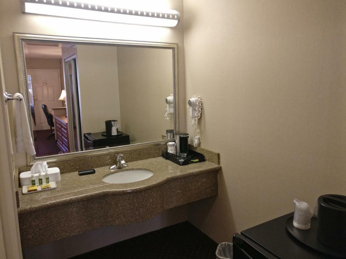 Burbank Inn And Suites Ngoại thất bức ảnh