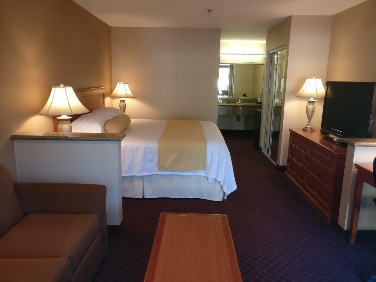 Burbank Inn And Suites Ngoại thất bức ảnh