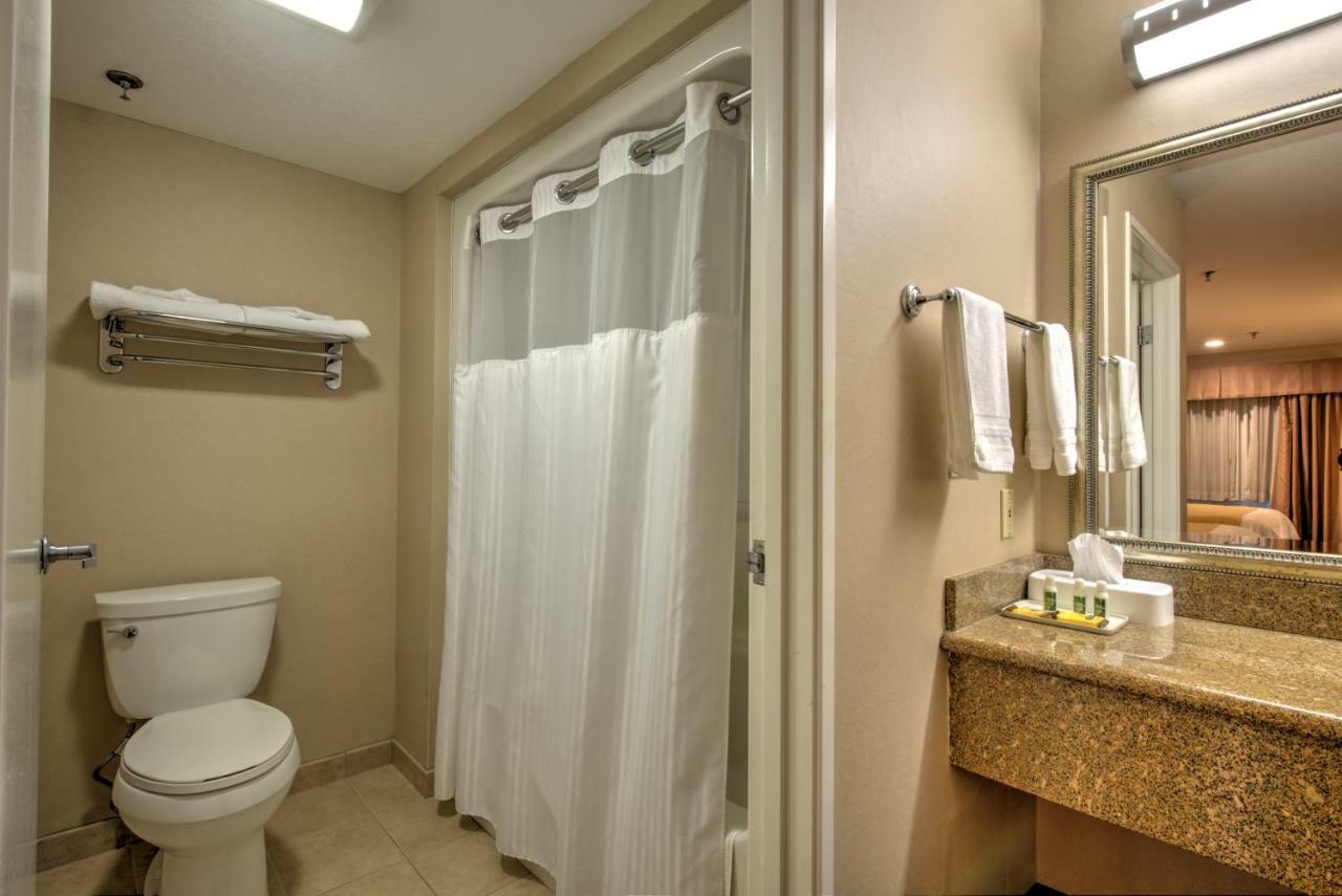 Burbank Inn And Suites Ngoại thất bức ảnh