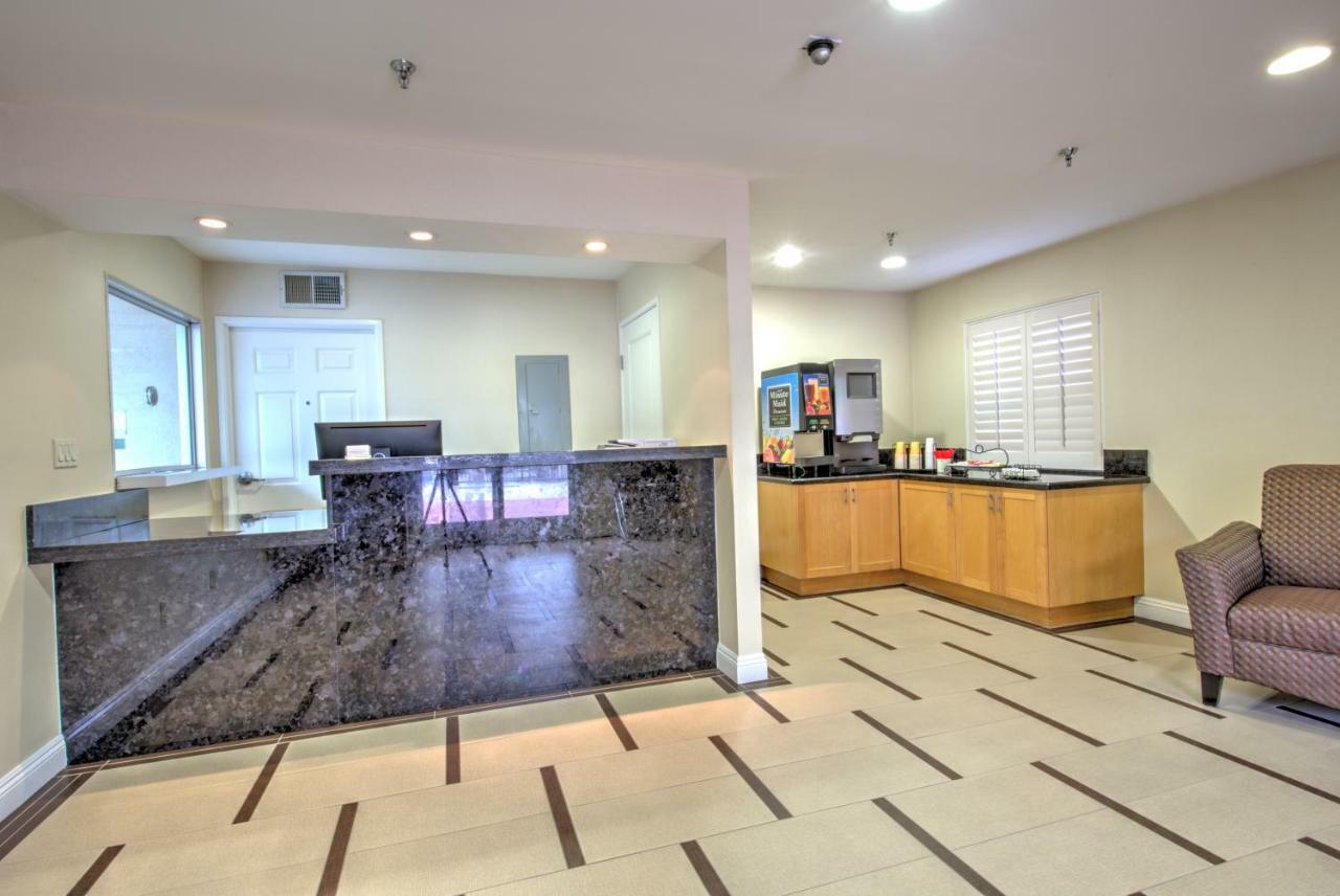 Burbank Inn And Suites Ngoại thất bức ảnh