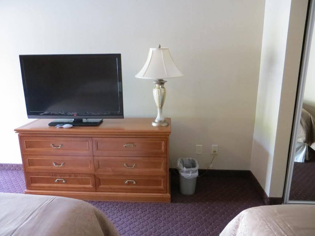 Burbank Inn And Suites Ngoại thất bức ảnh