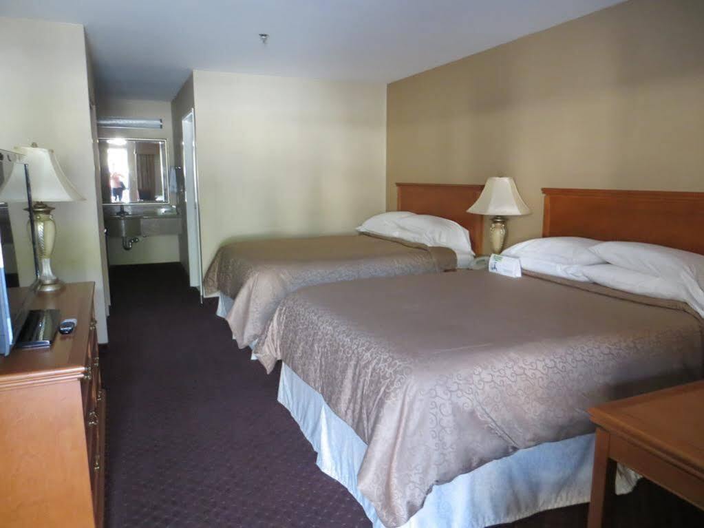 Burbank Inn And Suites Ngoại thất bức ảnh