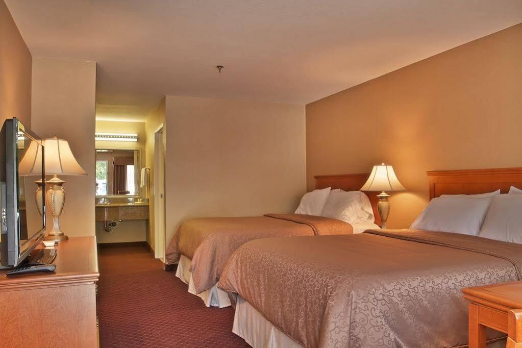 Burbank Inn And Suites Ngoại thất bức ảnh